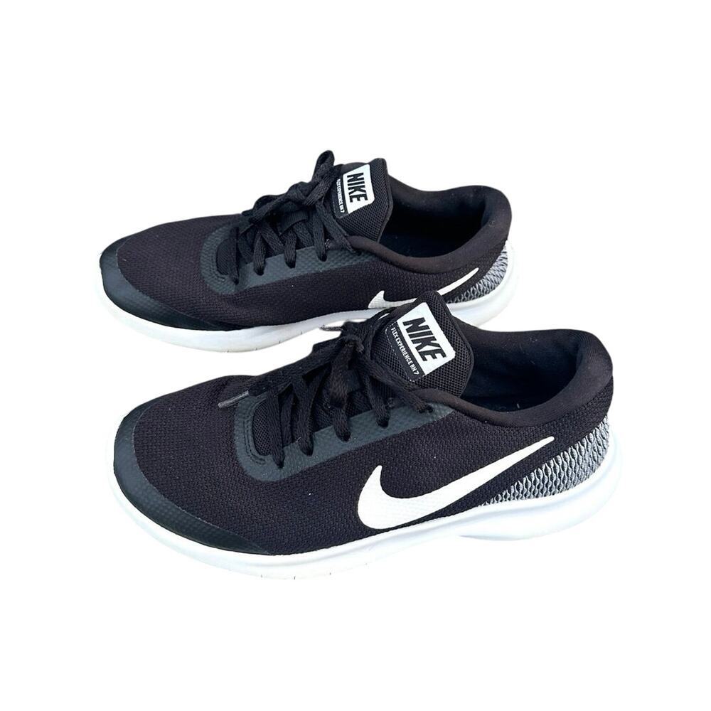 Nike Women's Flex Experience RN 7 Athletic Shoes Size 6.5 Black White
